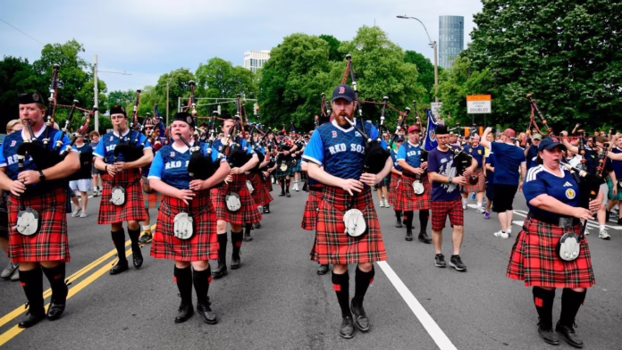 Anh họ của bạn đến từ Scotland: Người hâm mộ uống cạn Boston
