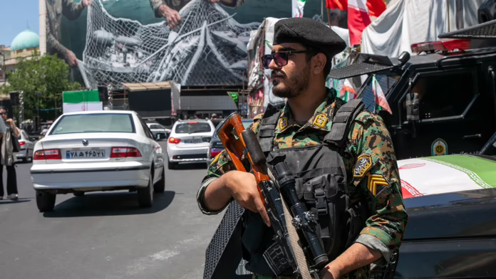Bên trong Tehran: Người Iran mô tả sự cai trị tàn bạo, nghèo đói của IRGC - yêu cầu Trump 'đi tiếp'
