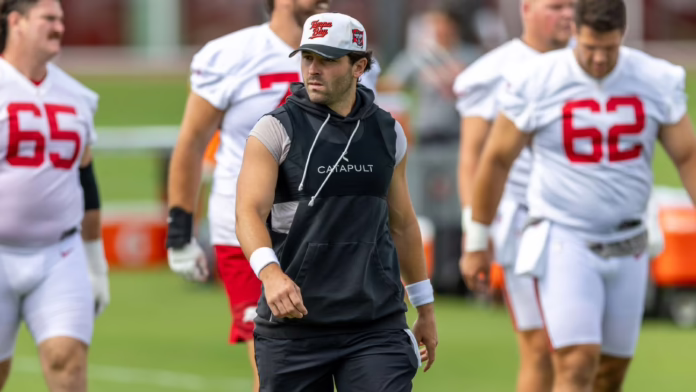 Bowles ủng hộ Mayfield làm QB dài hạn trong bối cảnh các cuộc đàm phán
