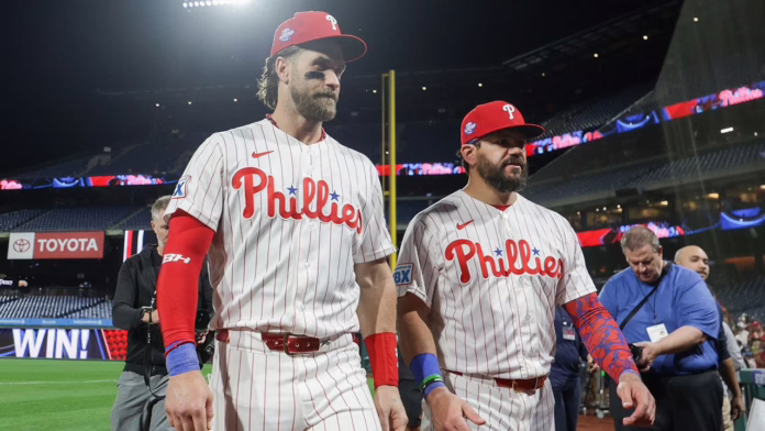 Bryce Harper đánh theo chu kỳ, Kyle Schwarber đánh bại ba cầu thủ chủ nhà trong trận thắng đậm của Phillies trước Mets

