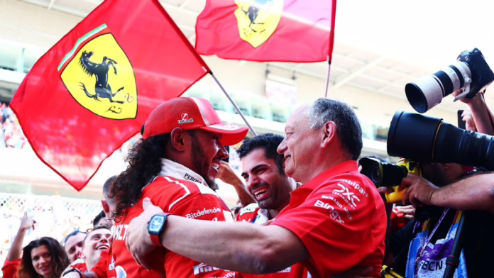 'Bước đầu tiên trong câu chuyện của chúng ta': Lewis Hamilton về đích...
