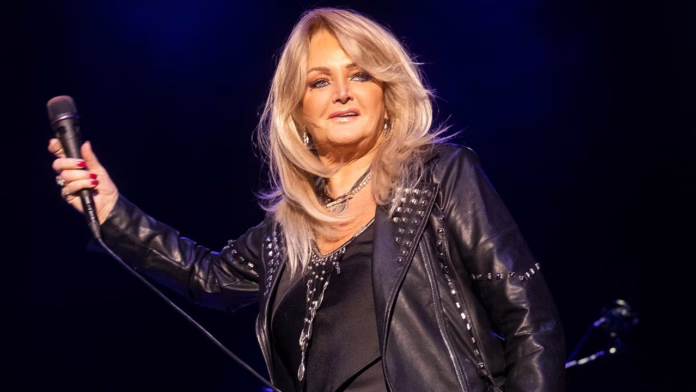Ca sĩ 'Total Eclipse of the Heart' Bonnie Tyler hết hôn mê nhưng vẫn được chăm sóc đặc biệt sau khi ngừng tim
