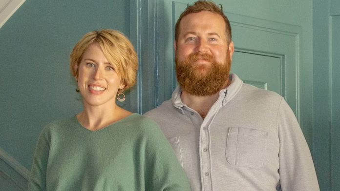 Các ngôi sao 'Home Town' của HGTV Ben và Erin Napier xử lý vụ cháy khách sạn ngay trước sinh nhật lần thứ 40 của cô
