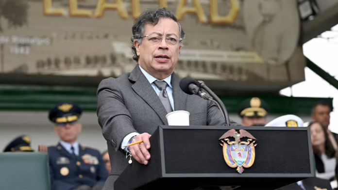 Các nhà lập pháp Colombia yêu cầu đình chỉ đối thủ của Trump là Gustavo Petro vì bị cáo buộc can thiệp vào cuộc bầu cử sắp tới
