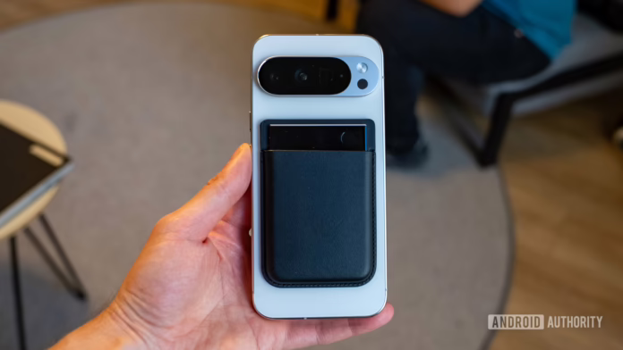PLAUD Note Pro in hand (2)
