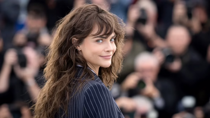 Cara Delevingne thừa nhận cô đã sử dụng ma túy dự tiệc GHB hàng ngày trước khi những cơn co giật kinh hoàng buộc cô phải tỉnh táo
