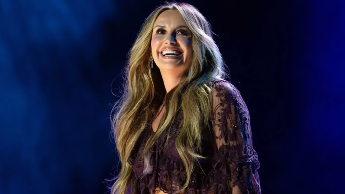 Carly Pearce thừa nhận bài hát của cô ấy về tình dục và Chúa Giêsu 'hơi đáng sợ' đối với vòng trong của cô ấy
