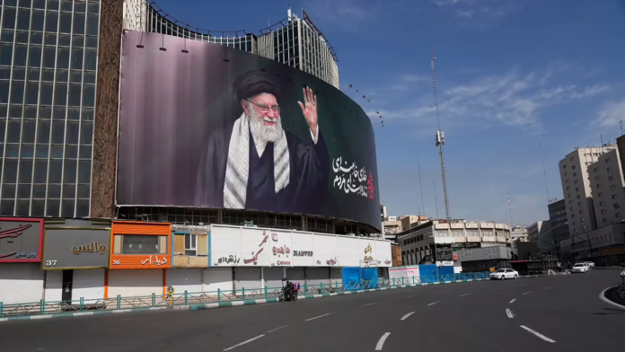 Chế độ Iran xoay quanh thỏa thuận hạt nhân và eo biển Hormuz với Trump là chiến thắng trước Mỹ, Israel

