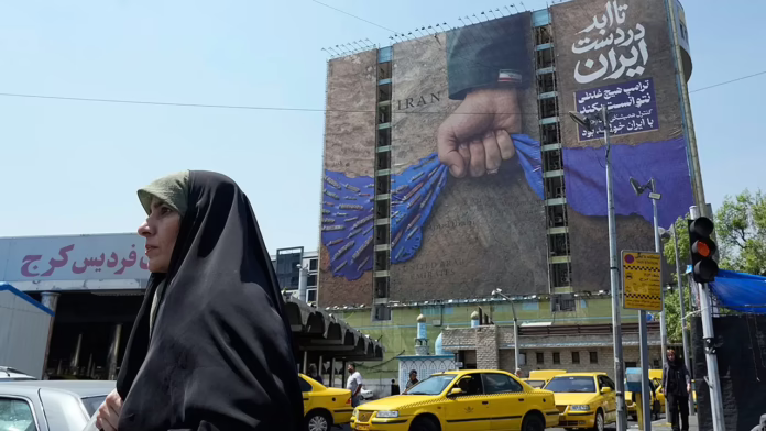 Chuyên gia cảnh báo quỹ đầu tư Iran trị giá 300 tỷ USD của Trump có thể 'gần như không thể thực hiện được' do luật trừng phạt của IRGC
