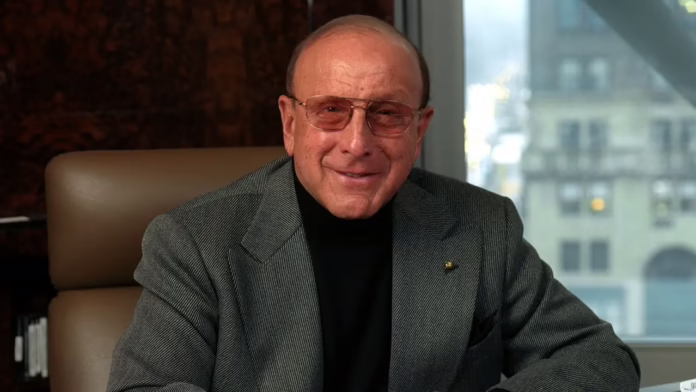 Clive Davis, biểu tượng âm nhạc từng ký hợp đồng với Whitney Houston và Carrie Underwood, qua đời ở tuổi 94
