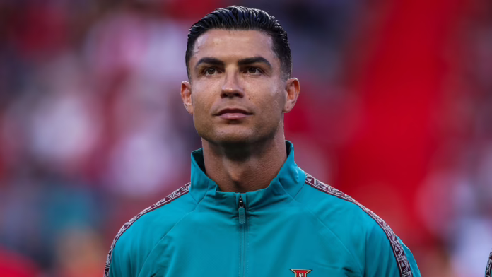 'Còn rất nhiều điều sắp xảy ra': Cựu tiền đạo người Anh tin rằng Ronaldo có thể chơi bóng ở tuổi 50
