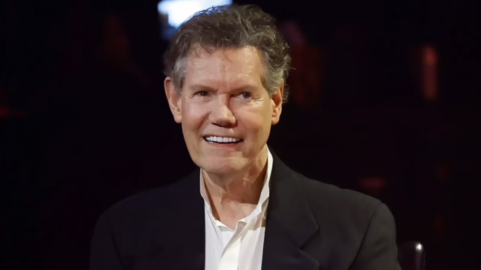 Cuộc khủng hoảng sức khỏe của Randy Travis bắt đầu bằng việc 'tắc nghẽn' và kết thúc sau 5 tháng nằm viện
