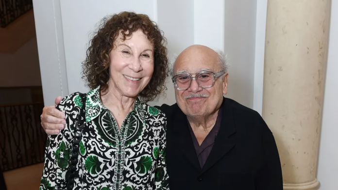 Danny DeVito cho biết anh và vợ Rhea Perlman là 'bạn thân' khi sống xa nhau
