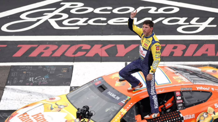 Denny Hamlin lại thắng, vượt qua Kyle Busch về tất cả-...
