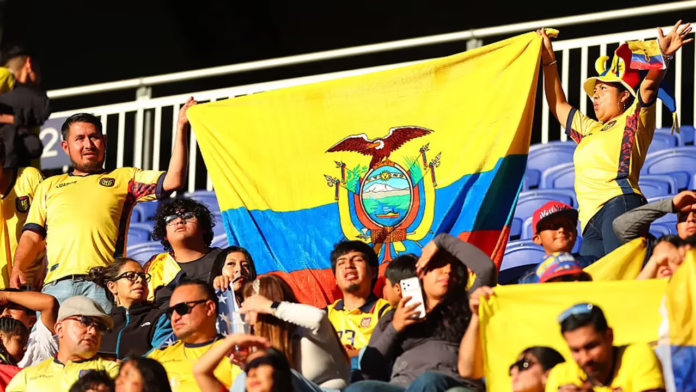 FIFA cấm các chai nước có thể đổ lại từ các sân vận động World Cup bất chấp các quy định ban đầu có quy định khác
