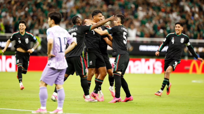 GK Hàn Quốc giúp Mexico giành ngôi nhất bảng A
