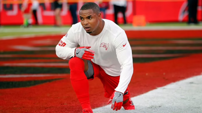 Gia đình cựu cầu thủ NFL Doug Martin kiện cảnh sát Oakland, cáo buộc ngạt thở trong cuộc khủng hoảng sức khỏe tâm thần gây tử vong
