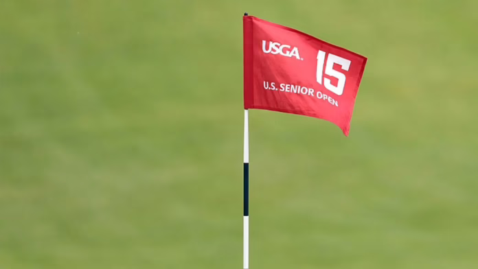 Golfer đập vỡ kính chắn gió ô tô bằng cú phát bóng, đối đầu với ô tô trên sân, sau đó át chủ bài ở lỗ tiếp theo
