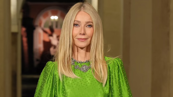 Gwyneth Paltrow gây choáng trong bộ bikini trắng trên du thuyền sang trọng cùng chồng Brad Falchuk
