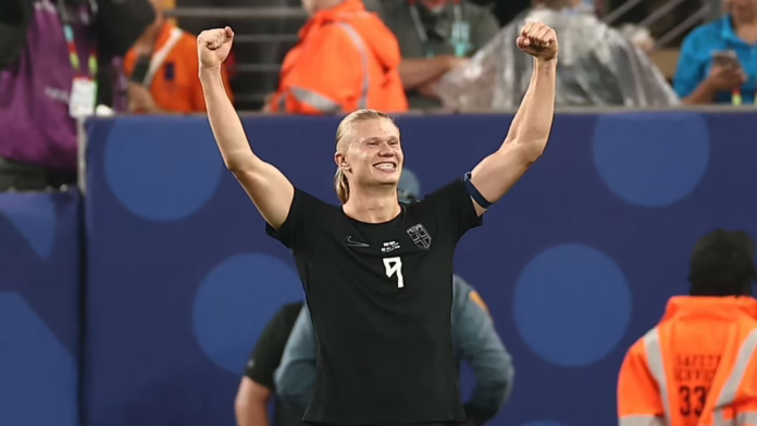 Haaland đang trong quá trình va chạm với Mbappé, và ...

