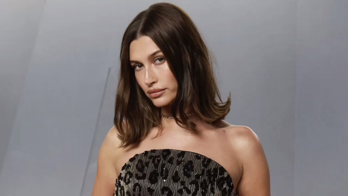 Hailey Bieber lột đồ cho SKIMS của Kim Kardashian trong chiến dịch mới cực hot
