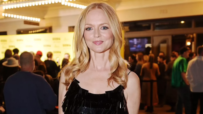 Heather Graham nóng bỏng trong bộ bikini trắng trong kỳ nghỉ ở miền Nam nước Pháp
