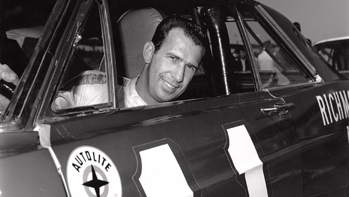 Hội trường gia đình NASCAR Ned Jarrett qua đời ở tuổi 93
