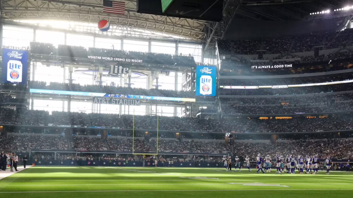 Huấn luyện viên đội Cowboys nói rằng những thay đổi tại World Cup của sân vận động Dallas đã cướp đi khung cảnh 'hoành tráng' của người hâm mộ
