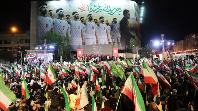 Iran bị cáo buộc sử dụng câu lạc bộ bóng đá để theo dõi công dân, nhóm đối lập kêu gọi FIFA cấm đội bóng trước World Cup
