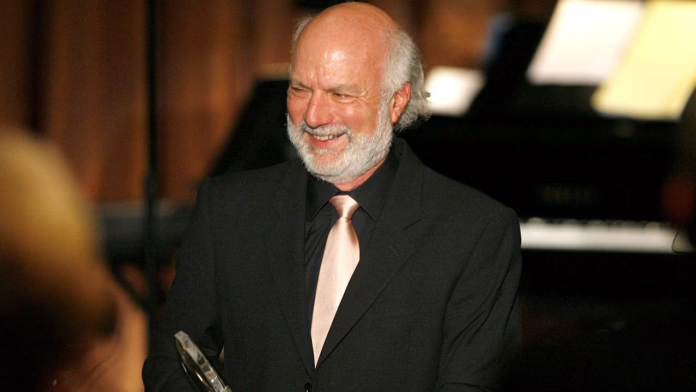 James Burrows, đạo diễn huyền thoại Hollywood đằng sau 'Cheers', 'Friends' và 'Will & Grace', qua đời ở tuổi 85
