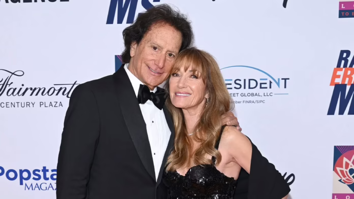 Jane Seymour cho biết việc tìm được tình yêu ở tuổi 70 với vị hôn phu John Zambetti giống như một 'phép màu'
