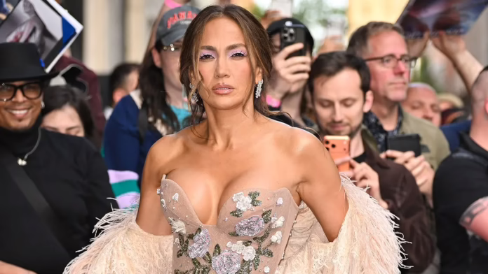 Jennifer Lopez nhận lỗi về vụ ly hôn của Ben Affleck, nói rằng cô cần phải 'tìm hiểu' bản thân sau khi chia tay

