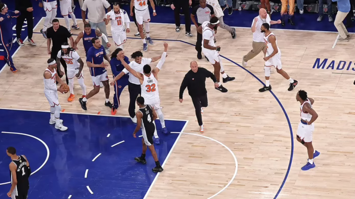Knicks vượt qua khoảng cách 29 điểm một cách thần kỳ để dẫn trước 3-1 trong trận chung kết NBA trước Spurs
