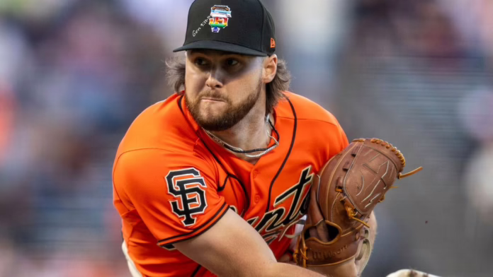 MLB cảnh báo không nên viết lên mũ Pride Night

