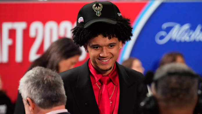 Mẹ của Bucks GM về Giannis, nhấn mạnh đến việc 'xây dựng'
