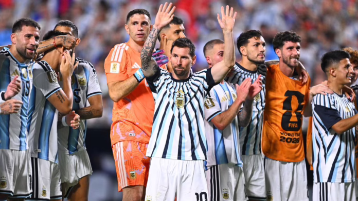 Messi quay ngược đồng hồ để Argentina bắt đầu...
