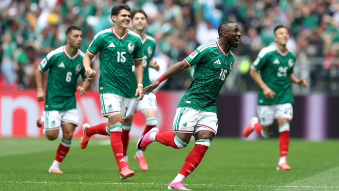 Mexico ghi bàn thắng đầu tiên của World Cup 2026 trên sân nhà sau bài hát quốc ca đầy cảm xúc trong lễ khai mạc
