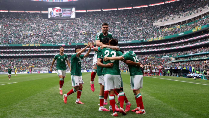 Mexico giành chiến thắng trong lễ kỷ niệm đầy cảm xúc của World Cup...
