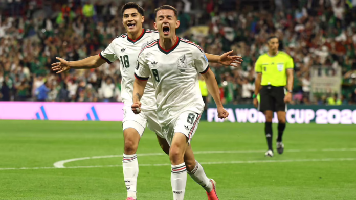 Mexico vượt qua vòng bảng lần đầu tiên trong lịch sử World Cup: 'Tôi đã mơ về điều này'
