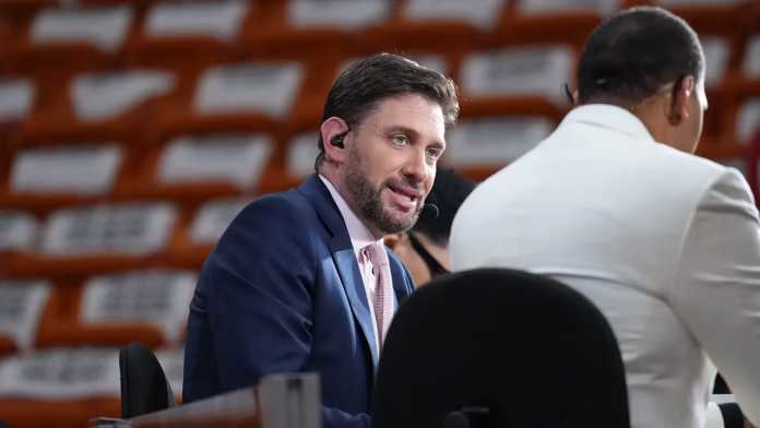 Mike Greenberg của ESPN gọi những hành vi sai trái của người hâm mộ Knicks là 'sự ô nhục' sau khi ném trứng vào Wembanyama
