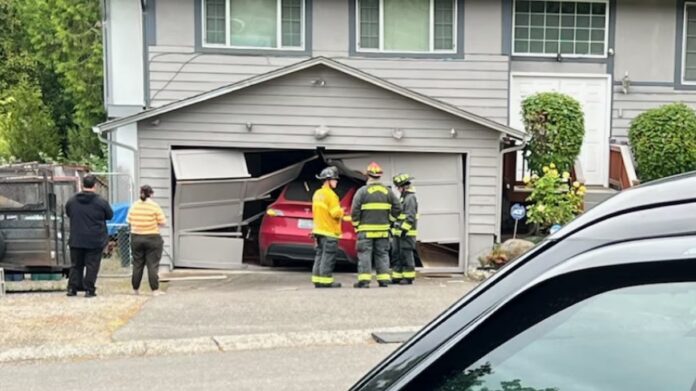 A Tesla on Autopilot swerved into someone’s garage door in Washington. Police are investigating.