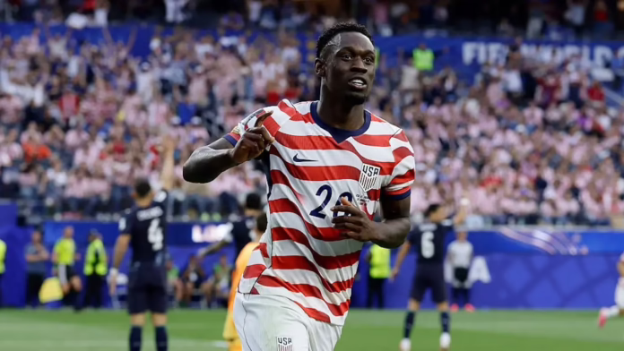 Mỹ giành chiến thắng lịch sử trong trận mở màn World Cup sau khi đánh bại Paraguay khi huyền thoại Folarin Balogun ra đời
