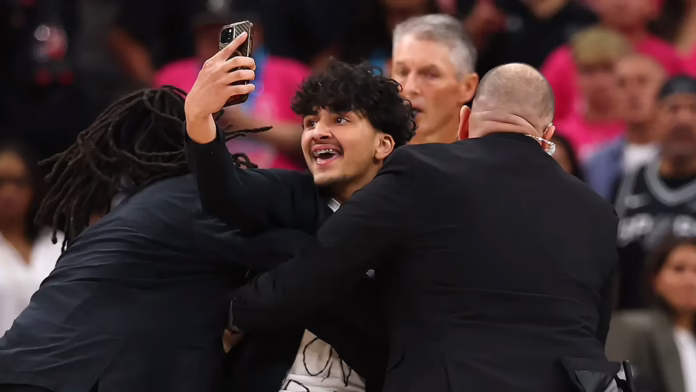NBA cấm hai người hâm mộ suốt đời sau cuộc xâm lược của tòa án trong trận Knicks-Spurs 1
