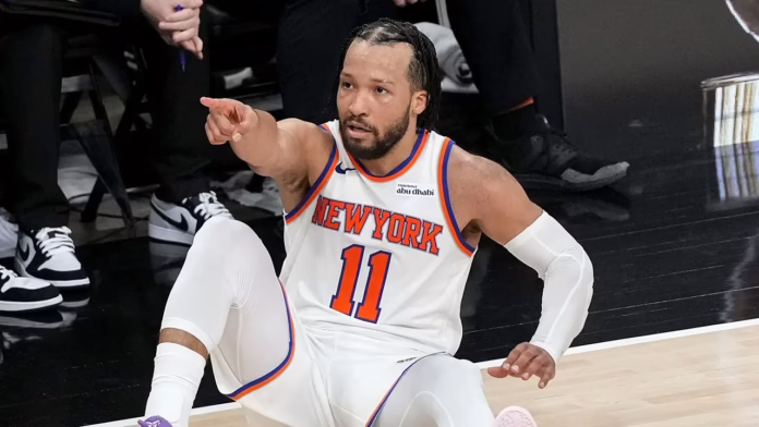 NBA điều tra những người hâm mộ bên sân, những người được cho là đã chỉ đạo những nhận xét 'thất bại' tục tĩu đối với Jalen Brunson: báo cáo
