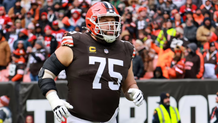 Ngôi sao của Browns LG Bitonio giải nghệ sau 12 mùa giải

