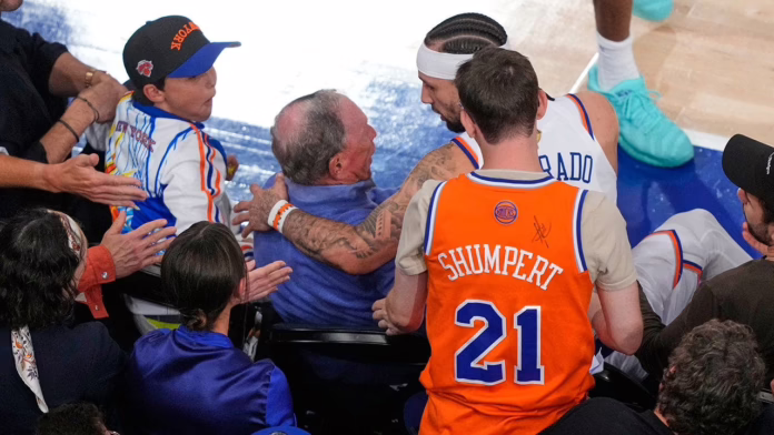 Người bảo vệ Knicks suýt đánh bại Michael Bloomberg khi lặn tìm bóng lỏng lẻo trong Game 3 NBA Finals
