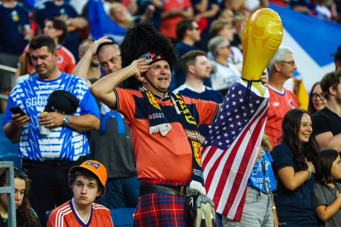 Người hâm mộ Scotland ăn mừng chiến thắng lịch sử tại World Cup theo cách đậm chất Mỹ nhất
