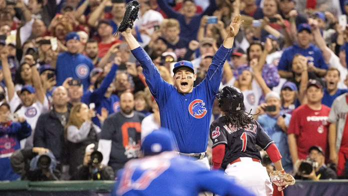 Người hùng của Cubs World Series ôm lấy Chicago khi nghỉ hưu nhân dịp kỷ niệm 10 năm lời nguyền bị phá vỡ đang đến gần
