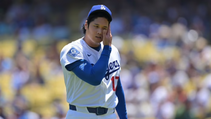 Ohtani vật lộn với vết phồng rộp, đau đầu gối khi đi chơi nhiều đá
