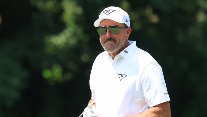 Phil Mickelson bị cáo buộc khoe ảnh khỏa thân với vợ cũ của tay golf chuyên nghiệp: 'Hãy đến gặp tôi'
